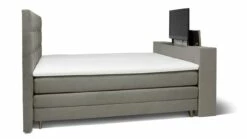 Karlsson Boxspring Unik Varje Verstelbaar Met Gestoffeerd Matras En Voetbord Met Tv-lift -Wolkbed Winkel Boxspring Unik Varje verstelbaar met gestoffeerd matras en voetbord met TV lift wood 4