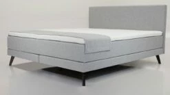 Boxspring Viggo Promo Vlak Met Gestoffeerd Matras -Wolkbed Winkel Boxspring Viggo Promo vlak met gestoffeerd matras oakland grijs 2