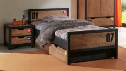 Bed Daan Met Slaaplade En Nachtkast