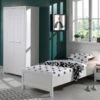 Kinderkamer Erik Met Nachtkast En 2-deurs Kast -Wolkbed Winkel Complete kinderkamer Erik wit